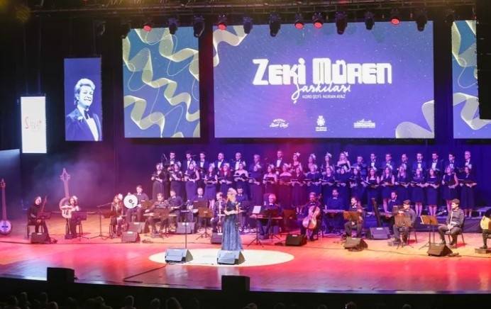 Sanatseverlerden “Zeki Müren Şarkıları”na Yoğun Katılım