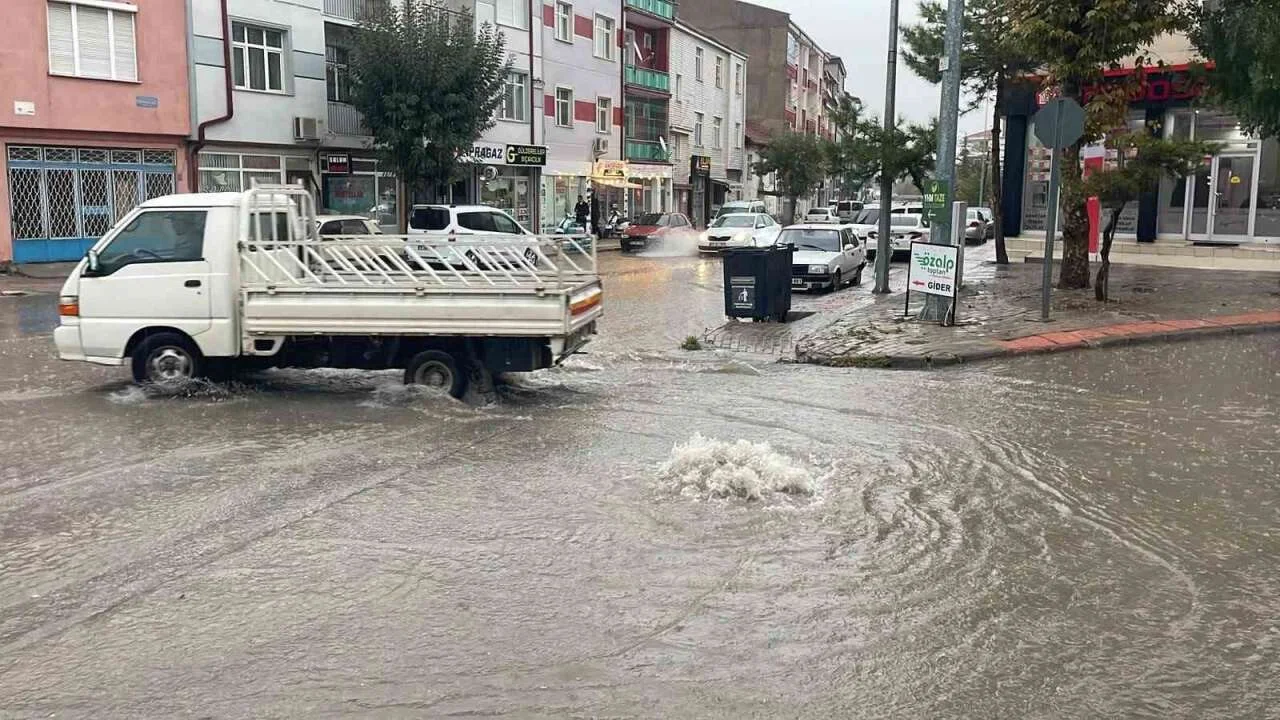 Karaman’da Sağanak Ulaşımı Aksattı