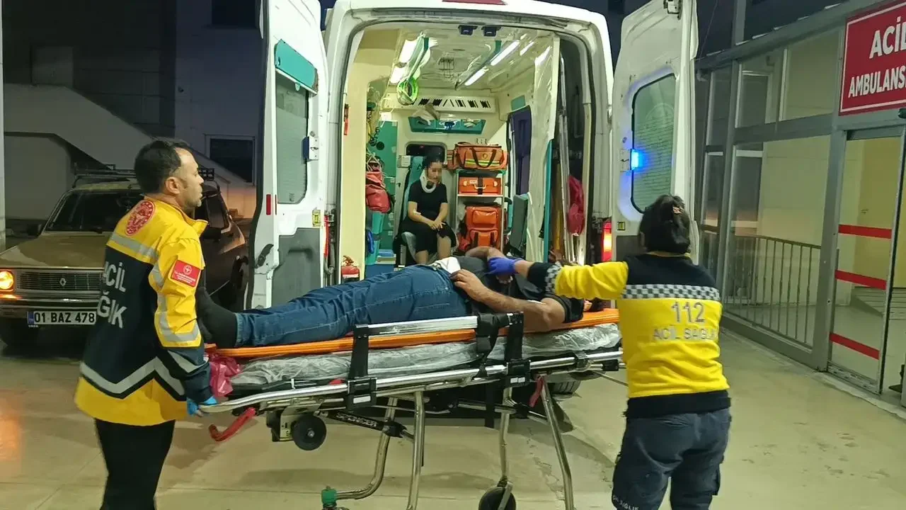 Kozan’da park halindeki kamyonete çarptılar