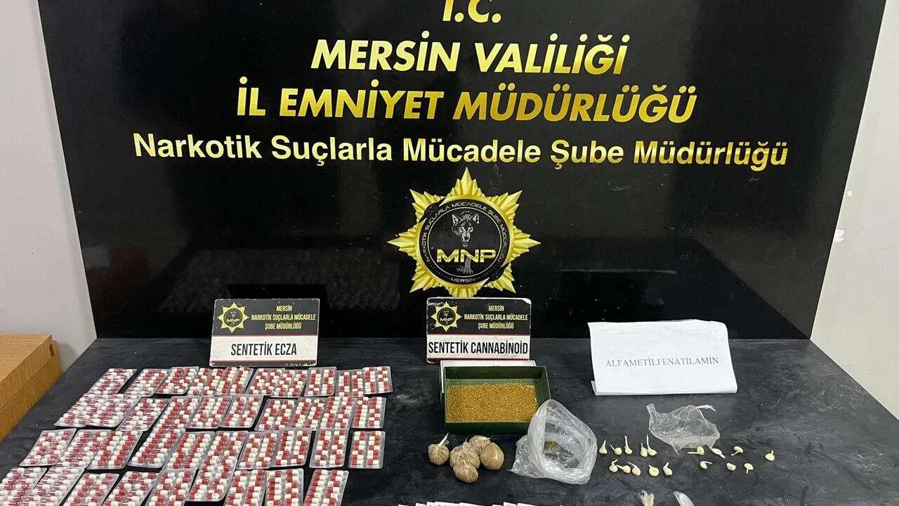 Mersin’de sokak satıcılarına operasyon: 4 tutuklama