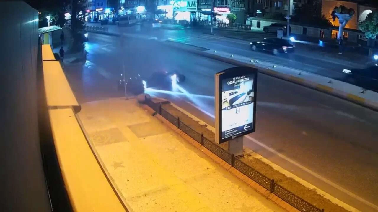 Edirne’de motosikletler yaya geçidinde çarpıştı