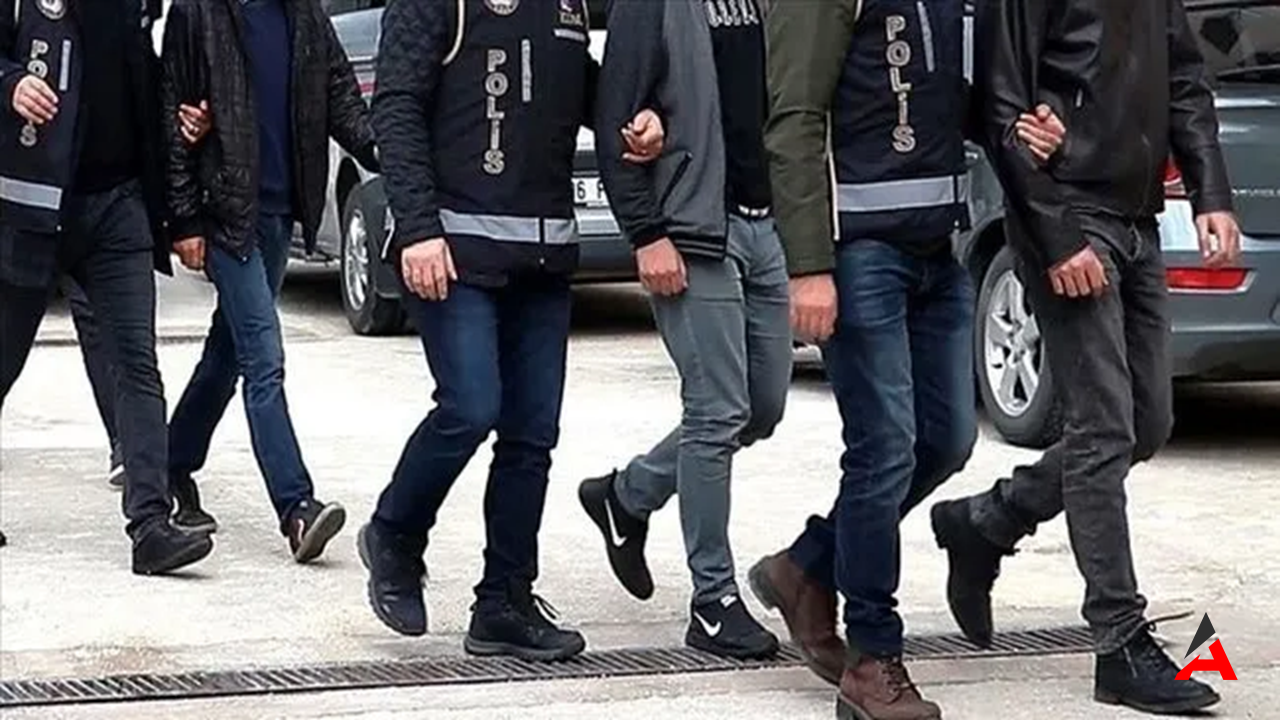 İstanbul'da PKK/KCK Propagandası Yapan 13 Şüpheli Gözaltına Alındı