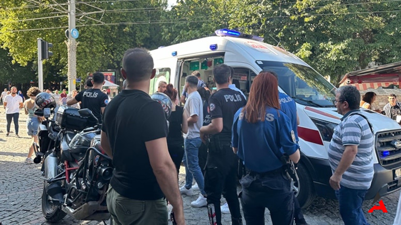 İzmit'te Dehşet: Bıçaklı Saldırgan 4 Kişiyi Yaraladı!