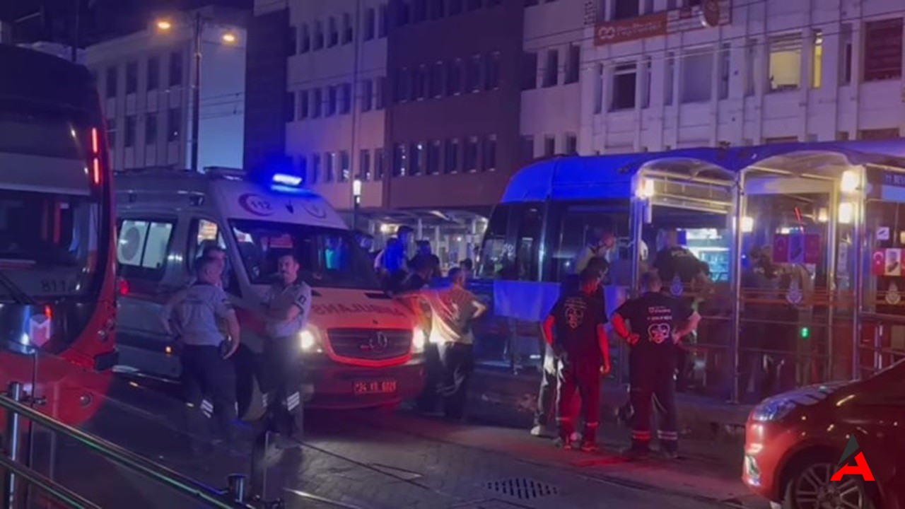 İstanbul Beyazıt'ta Tramvay Faciası: Raylara Düşen Yolcu Hayatını Kaybetti!