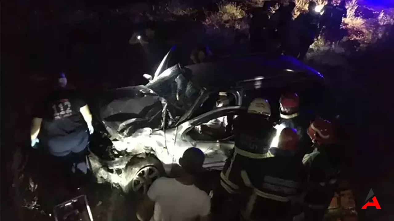 Kocaeli’de Feci Kaza: Otomobil 15 Metreden Aşağı Uçtu, 2 Yaralı