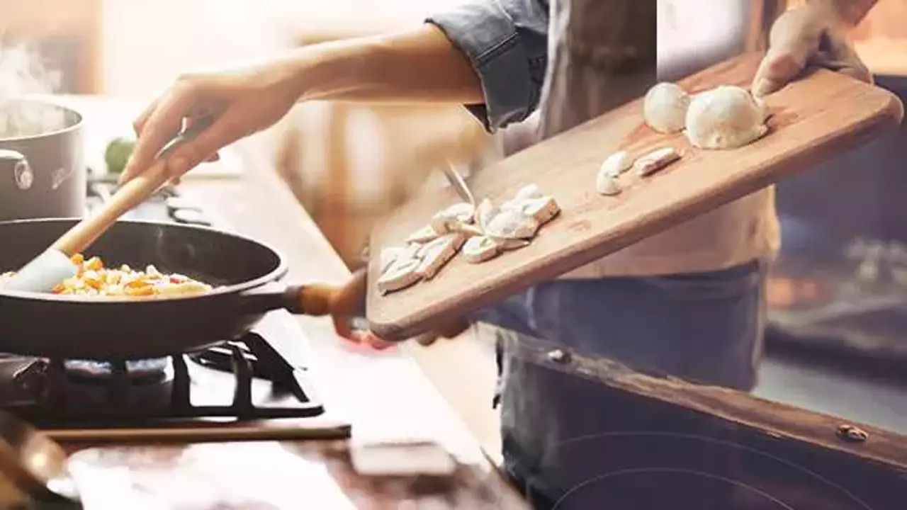 Evde Catering ile Ek Gelir Elde Etme: Sağlıklı Tariflerle İşe Başlama Rehberi