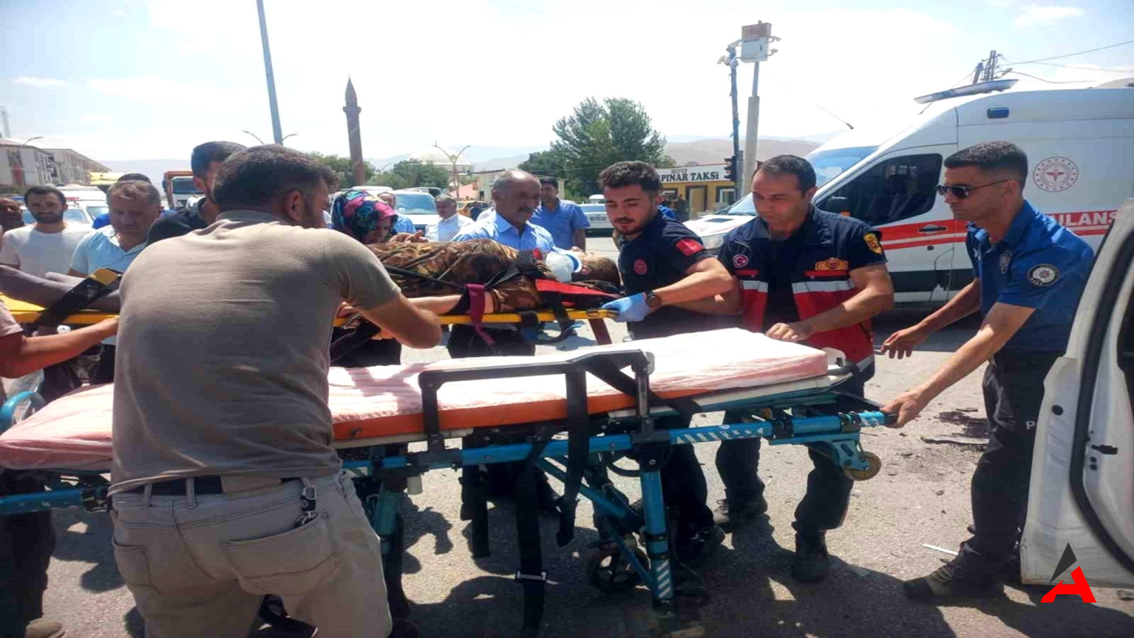 Van'ın Gürpınar İlçesinde Korkutan Trafik Kazası: Biri Ağır 5 Yaralı