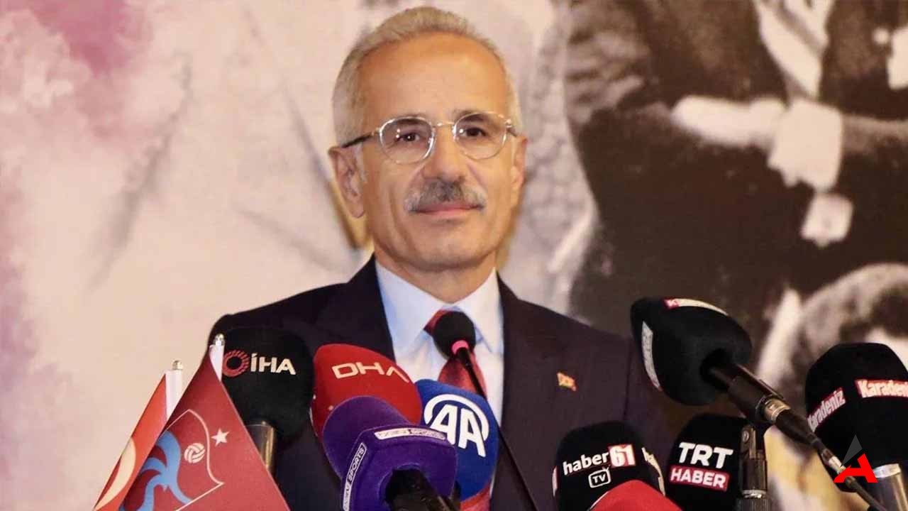 İnstagram Açılıyor mu? Bakan Uraloğlu: "Son Düzlükteyiz"