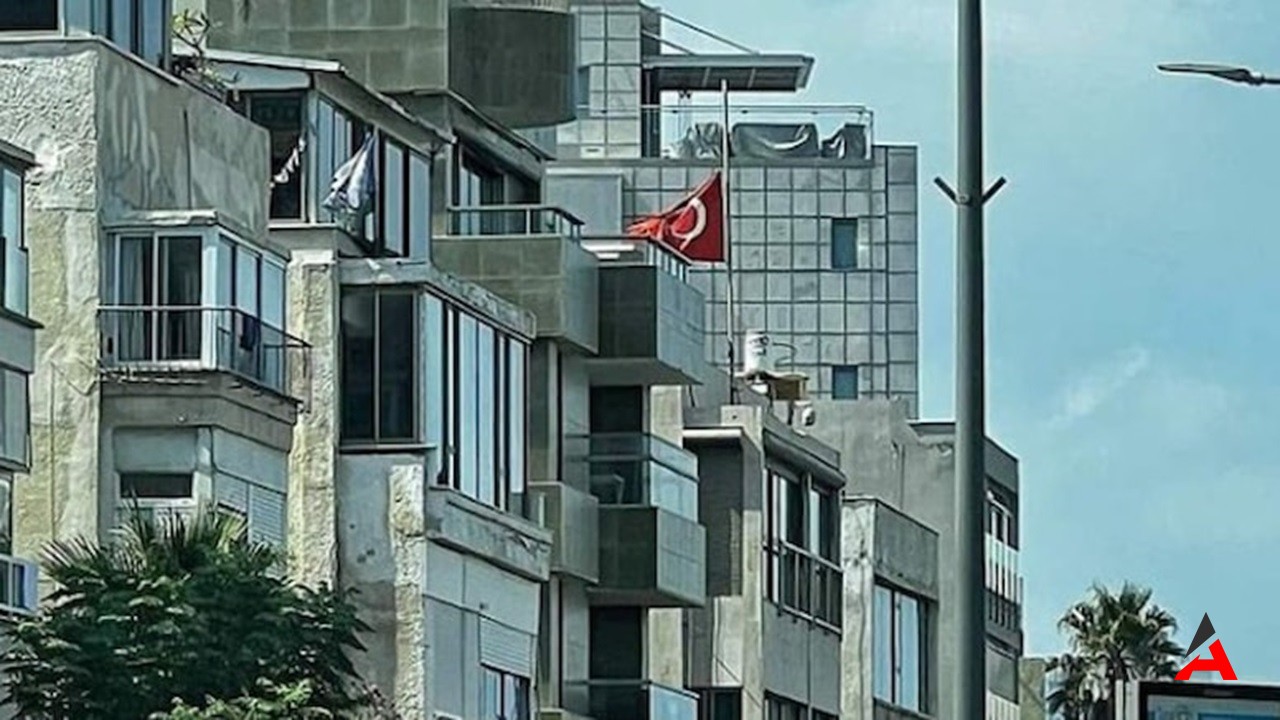 Diplomatik Kriz: Türkiye'nin İsrail Büyükelçiliğinde Bayrak Yarıya İndirildi