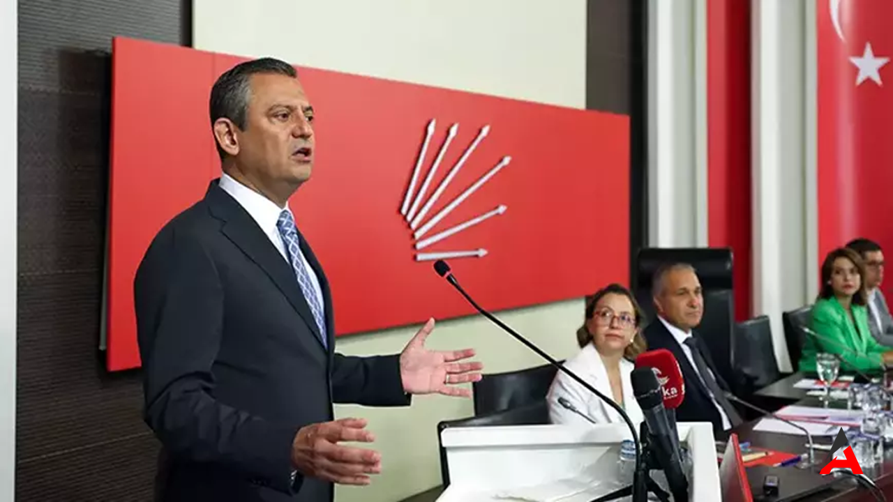 Özgür Özel'den Sert Tepki: "Erdoğan, 1 Milyon Öğretmeni Mağdur Ediyor!"