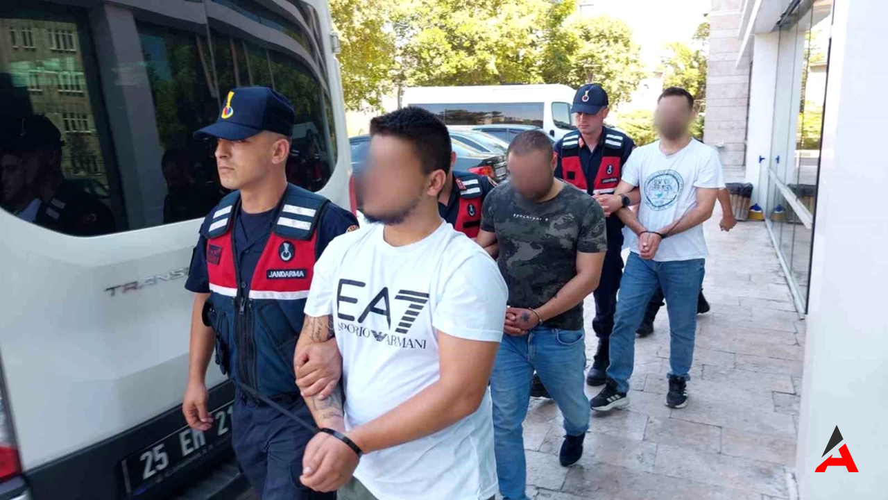 Samsun'da Jandarma Operasyonu: Uyuşturucu ve Silah Ele Geçirildi, 3 Şüpheli Gözaltında