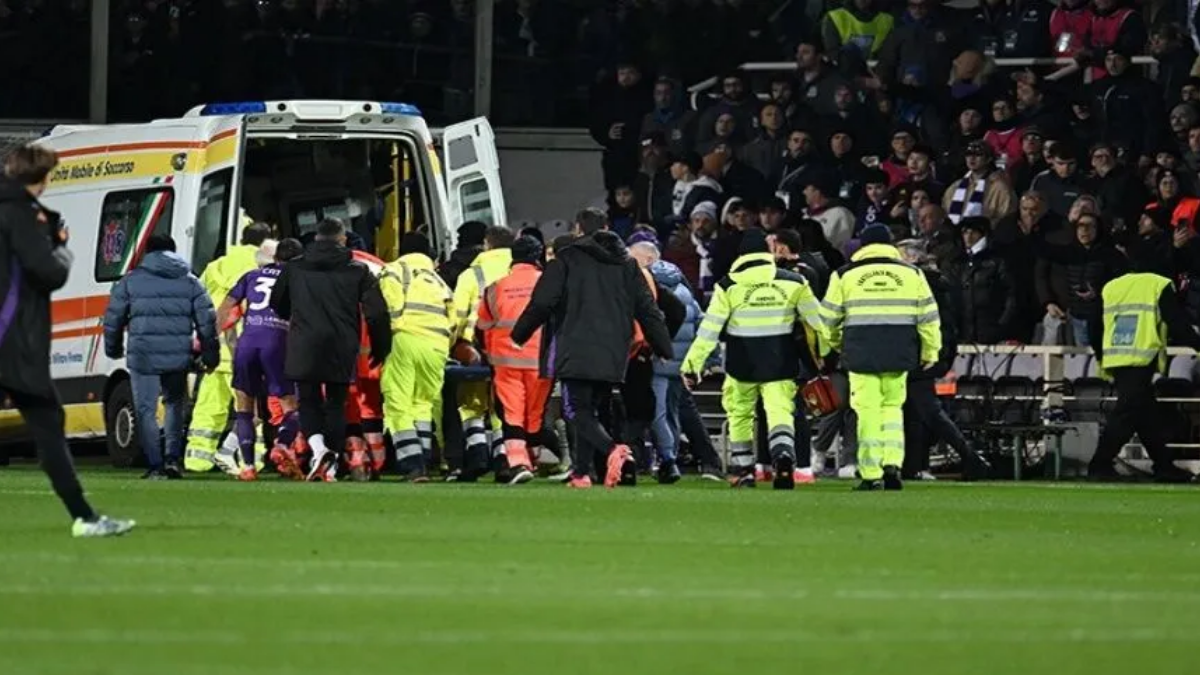 Maç Sırasında Yere Yığıldı! Futbolcular Göz Yaşlarına Hâkim Olamadı! Son Durum Ne?