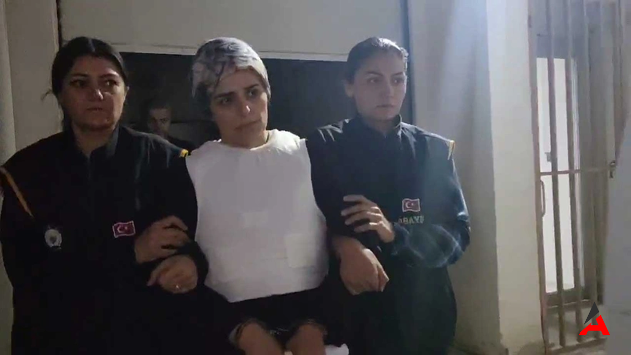 Yasak Aşk Cinayeti: Şarj Kablosuyla Boğarak Öldüren İkili Tutuklandı"