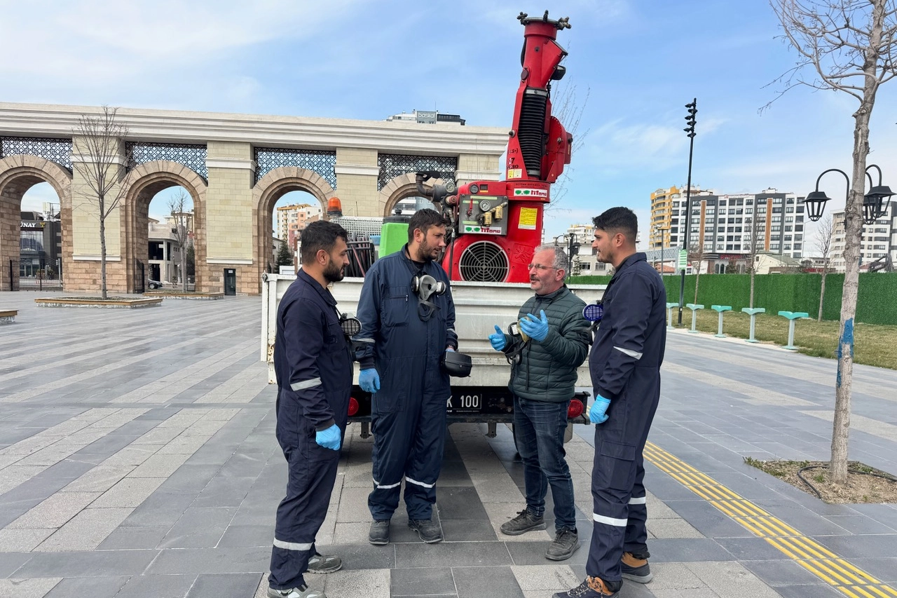 Kayseri’de Yeşil Alanlara Sezon Öncesi İlaçlama