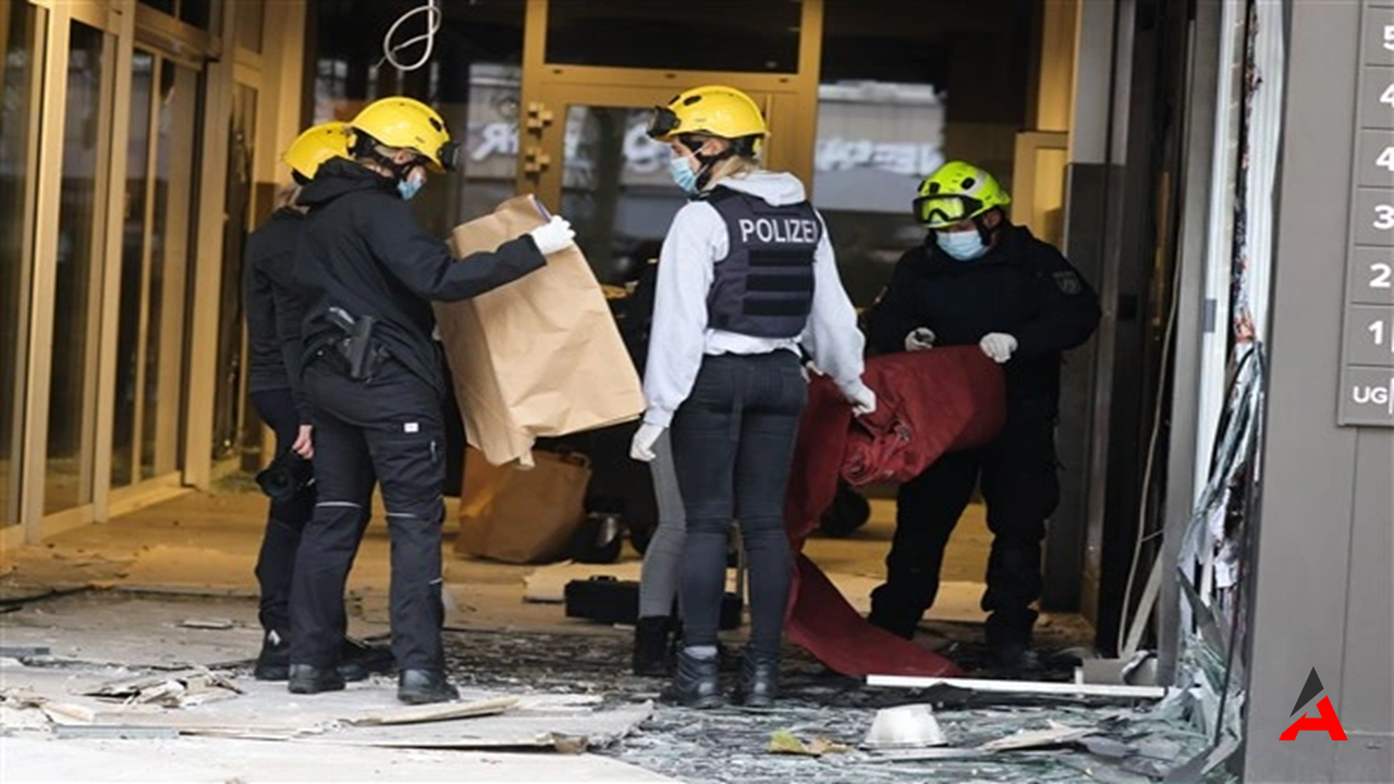 Köln'de Türk Eğlence Mekanında Patlama: Temizlik Görevlisi Yaralandı, Şüpheli Paket Alarmı!