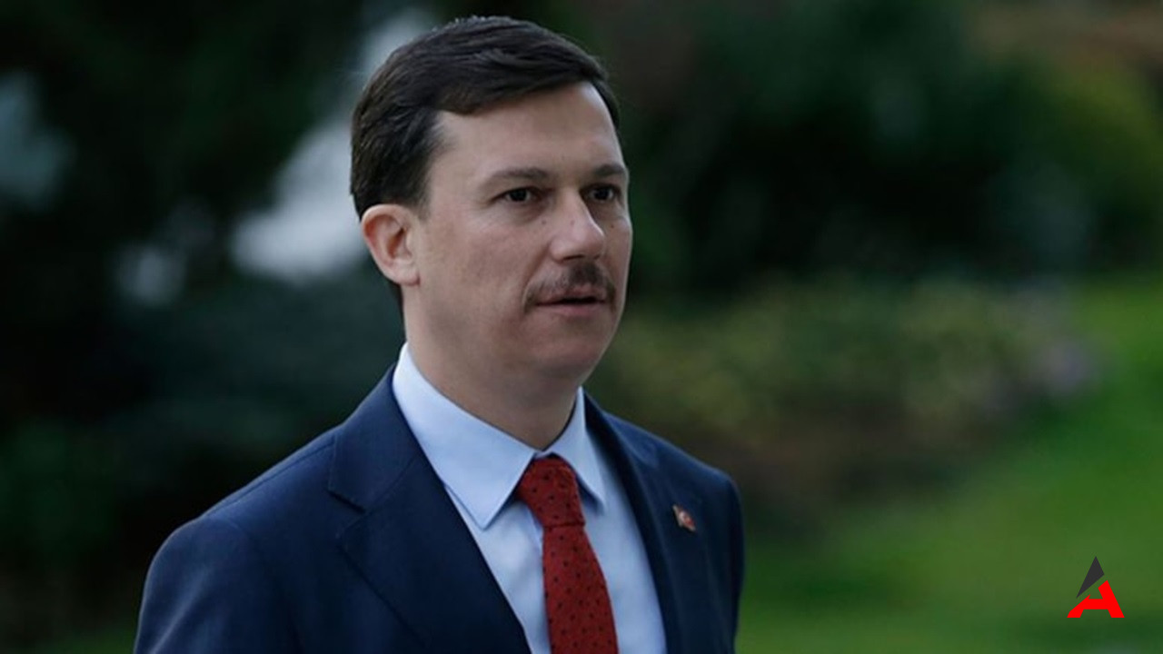 AKP Genel Başkan Yardımcısı Fatih Şahin Havalimanında Rahatsızlandı, Hastaneye Kaldırıldı!