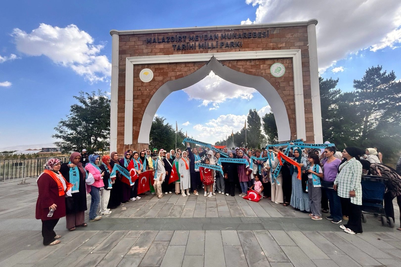 Mardinli AK Kadınlar Malazgirt'te Gövde Gösterisinde Bulundu