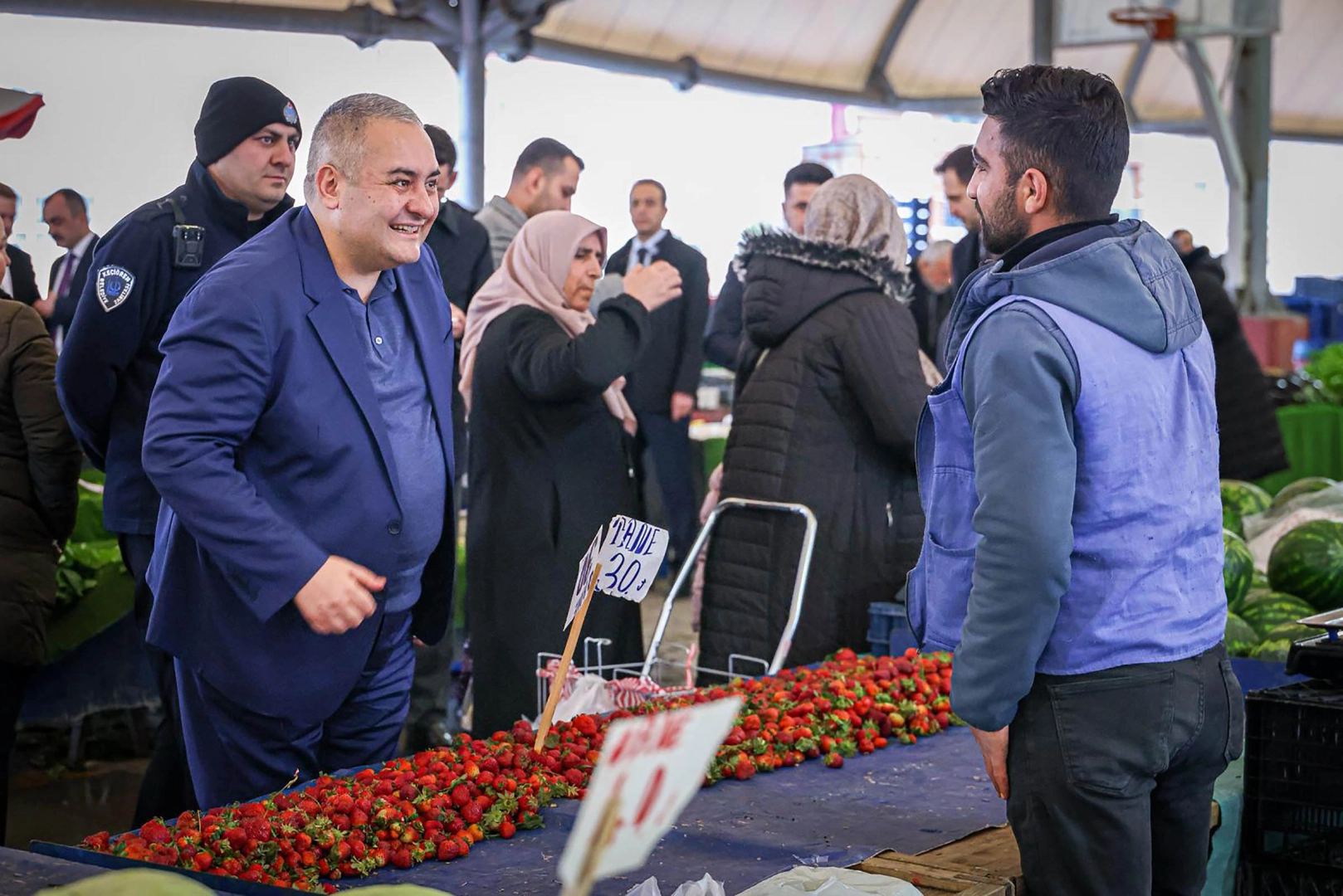 Keçiören’de Başkan Özarslan’dan Pazar Ziyareti