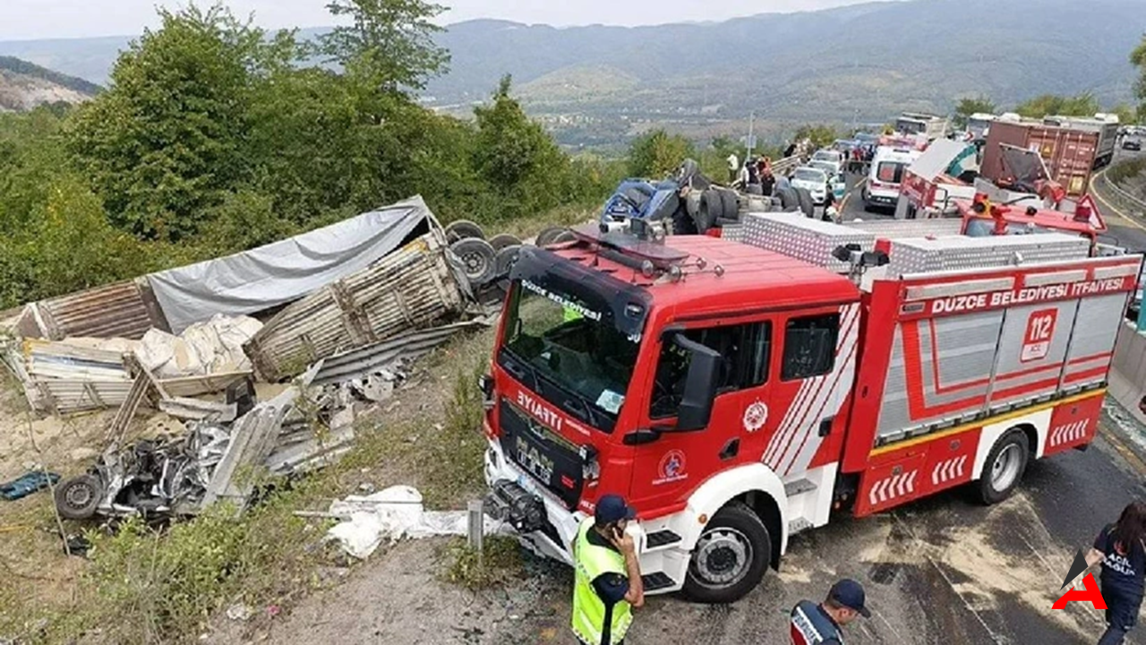 Bolu Dağı Geçişi'nde Freni Patlayan Tır Felakete Yol Açtı: 2 Ölü, 2 Yaralı