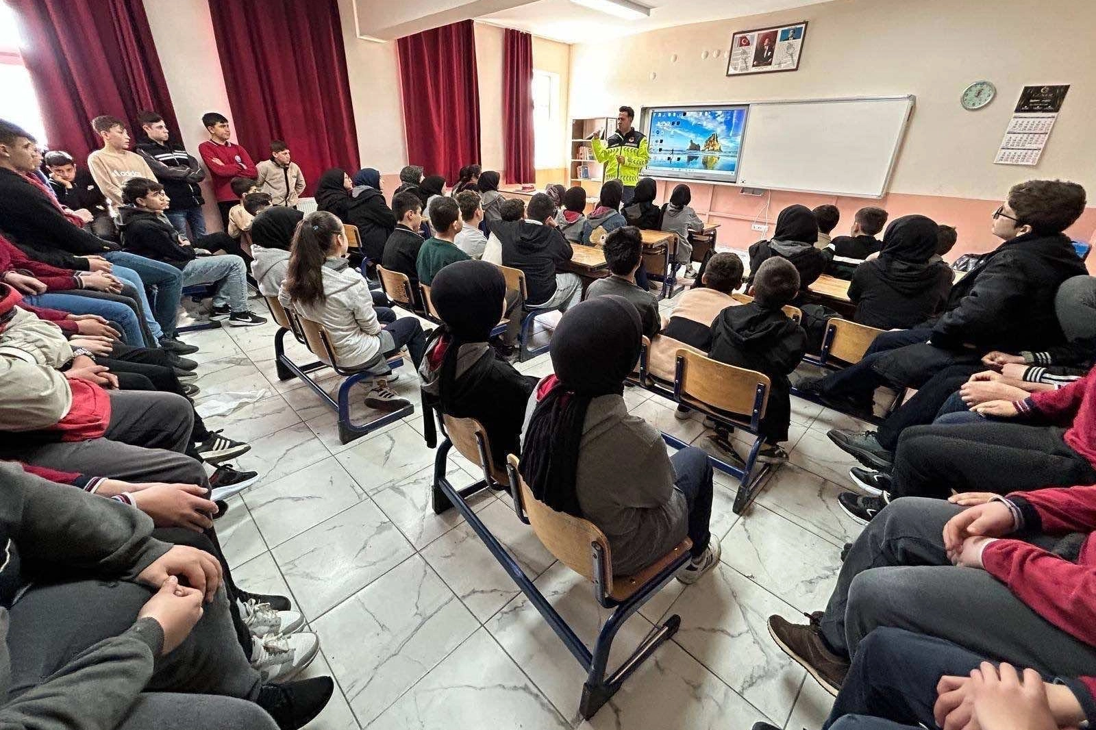 Afyonkarahisar’da Trafik Eğitimi Jandarma ile Güçleniyor