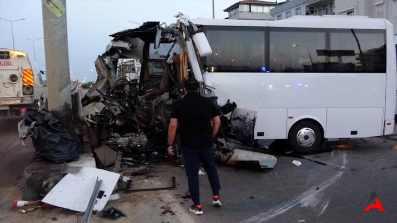 Manavgat'ta Tur Midibüsü Faciası: 1 Ölü, 20 Yaralı