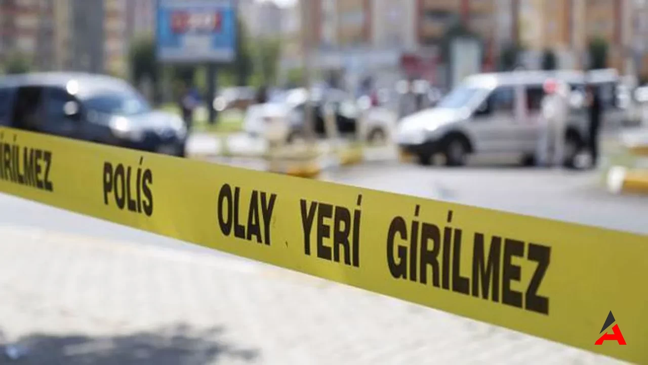 Avcılar'da Kahvaltıda Aile Faciası: Baba Öldü, Anne ve Kardeş Yaralı