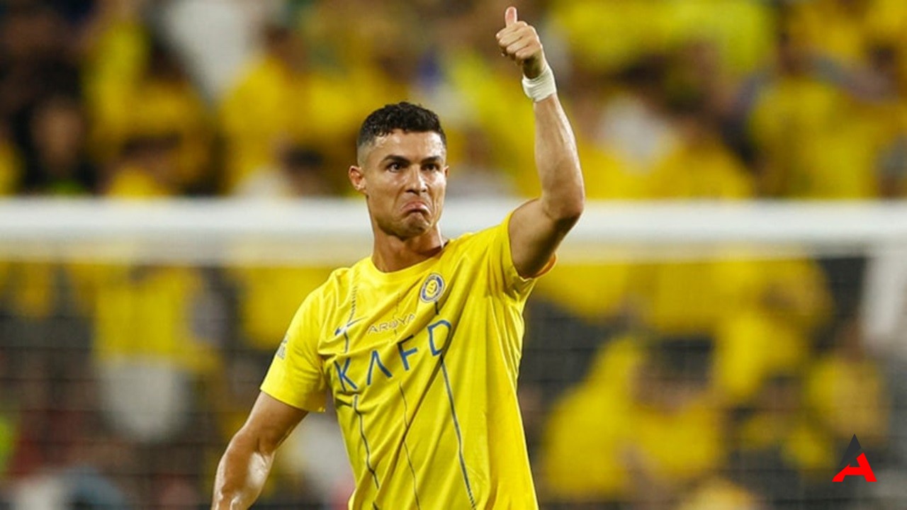 Cristiano Ronaldo YouTube'da Rekor Kırdı: 90 Dakikada 1 Milyon Abone!