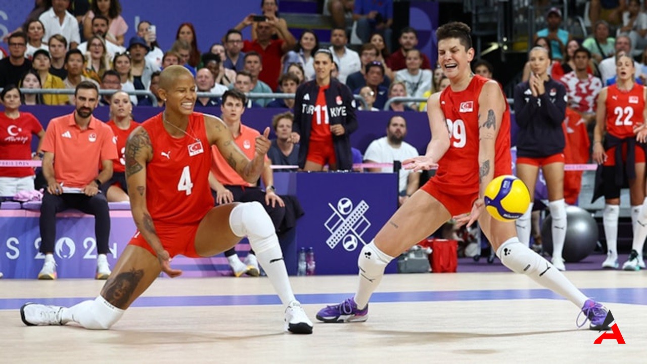 Paris 2024'te Hayal Kırıklığı: A Milli Kadın Voleybol Takımı, İtalya'ya Yenilerek Final Şansını Kaçırdı!