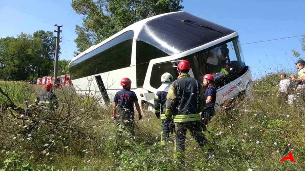 Tur Otobüsü Yan Yattı: 43 Yolcu Mucizevi Şekilde Kurtarıldı!