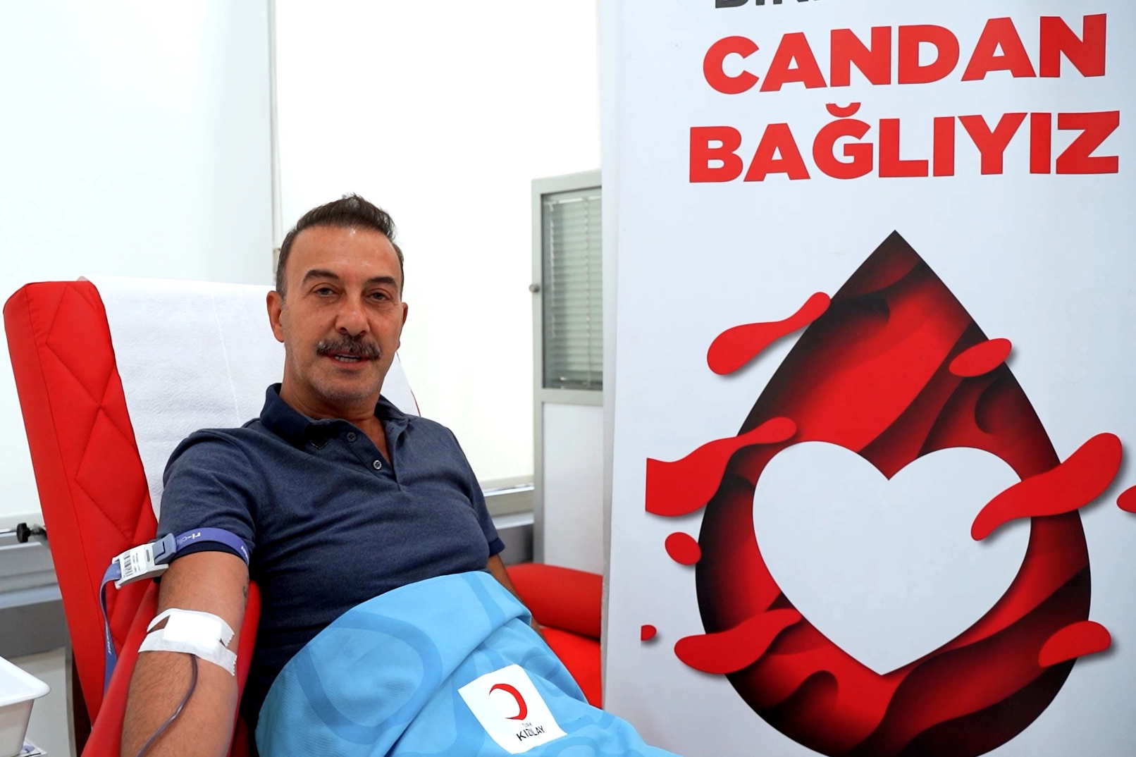 Ünlü Oyunculardan Kızılay'a Destek