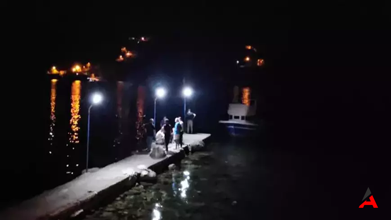 Kastamonu Cide'de Tekne Faciası: 3 Kişi Kayıp, 3 Kişi Kurtarıldı