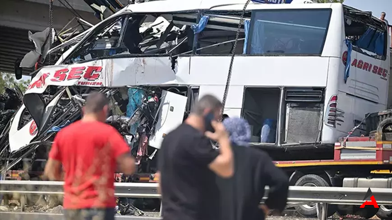 Polatlı'da Yaşanan Korkunç Otobüs Kazasında Ölü Sayısı 11'e Yükseldi