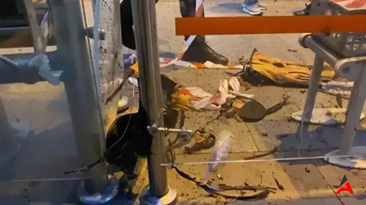 Sultanahmet Tramvay Durağında Şüpheli Çanta Alarmı