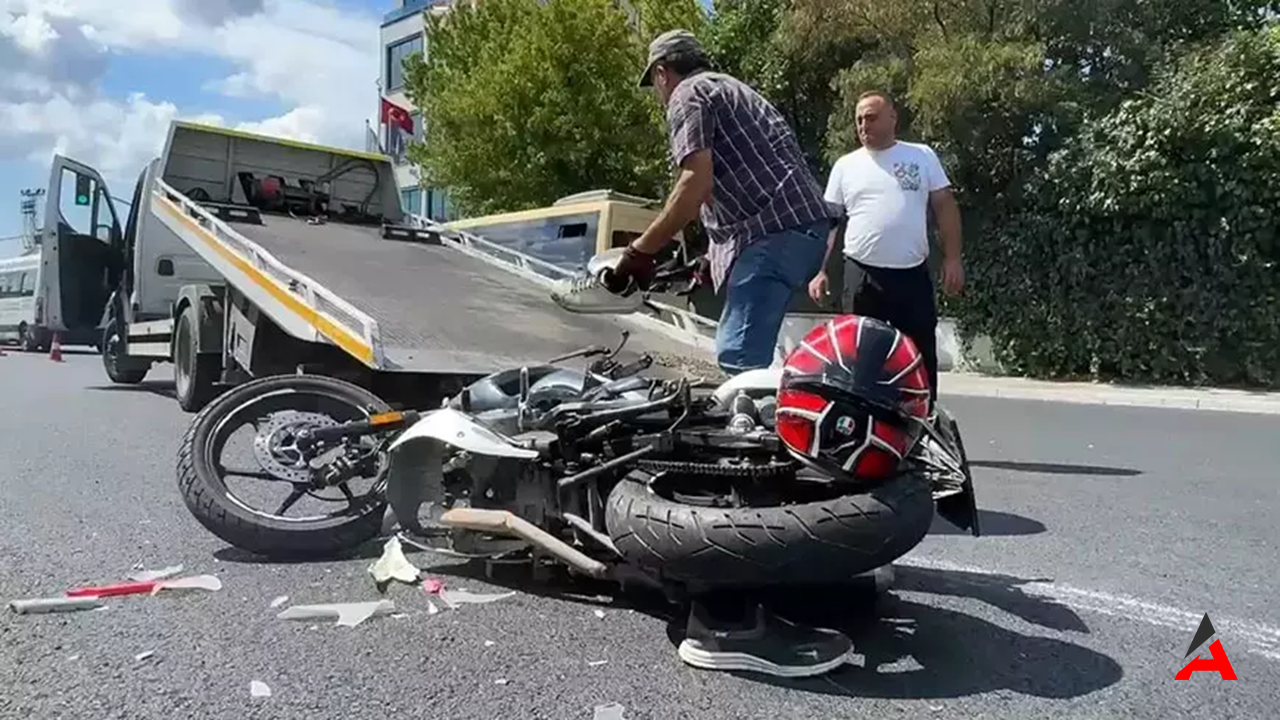 Avcılar'da Kırmızı Işıktaki Felaket: Baba ve Oğul Motosiklet Kazasında Hayatını Kaybetti!