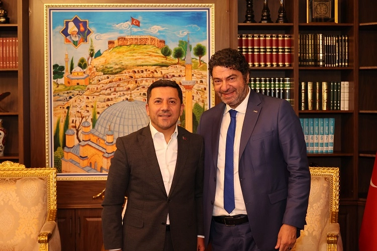 Hakan Taşıyan'dan Başkan Rasim Arı'ya Sürpriz Ziyaret