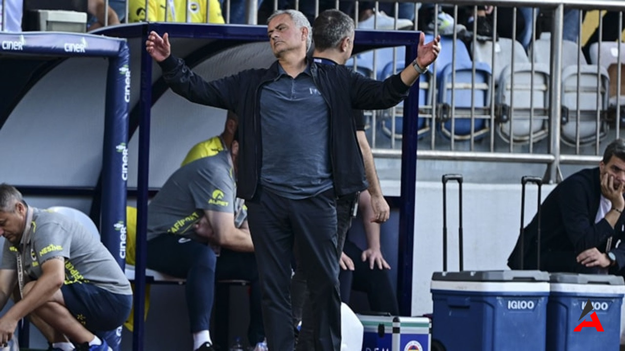 Mourinho'dan Sert Uyarı: Derbi Sonrası Fenerbahçe'de Kadro Dışı Fırtınası!