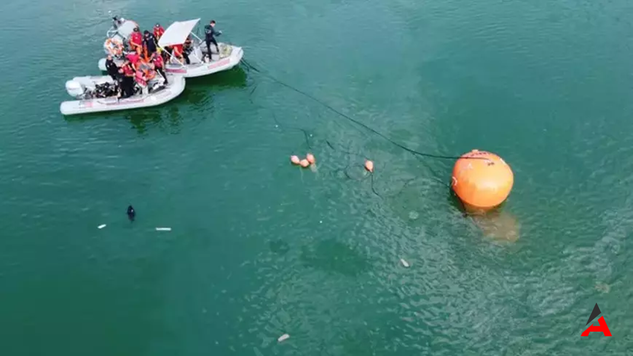 Adana'da Nefes Kesen Operasyon: Barajdaki Helikopter Enkazı Çıkarılıyor!