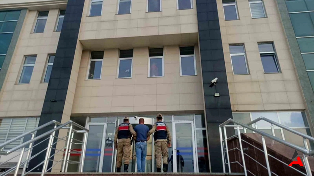 Kars’ta 17 Yıl Hapis Cezası Bulunan Cezaevi Firarisi E.I. Yakalandı