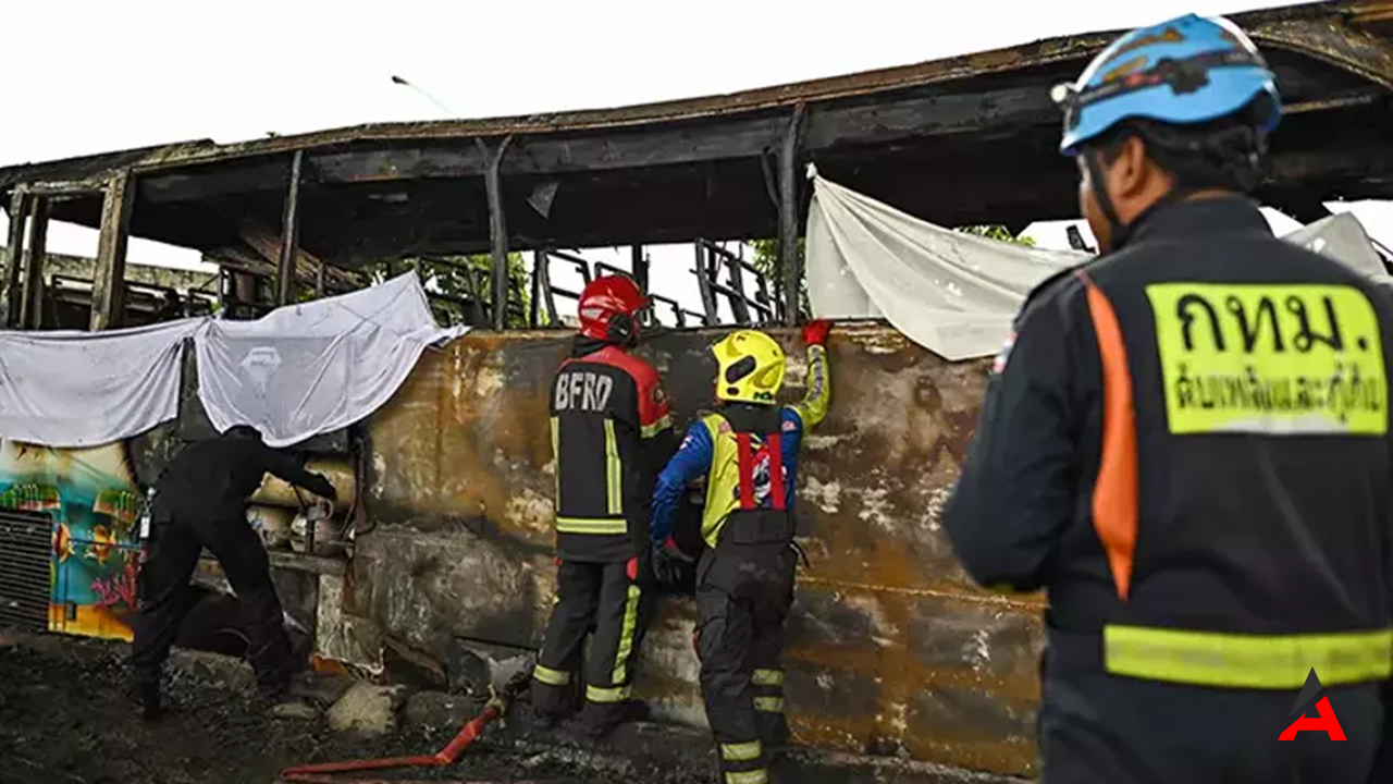 Tayland'da Facia: Okul Gezisi Otobüsü Alev Aldı, En Az 20 Kişi Hayatını Kaybetti